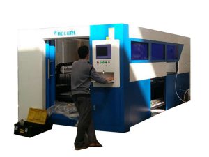 మెటల్ ట్యూబ్ కోసం 2 కిలోవాట్ల ఫైబర్ ఆప్టిక్ లేజర్ కట్టింగ్ మెషిన్ సర్దుబాటు వేగం